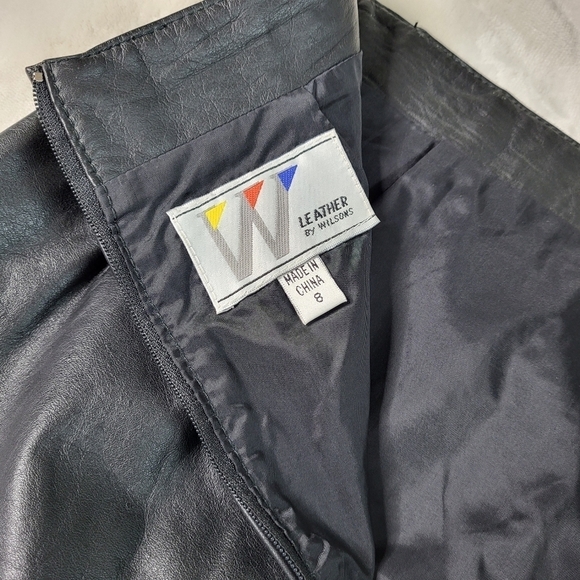 Vintage Wilson's Black Leather Skirt. Size 8 - Picture 6 of 11